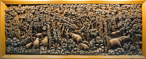 Скульптура тикового дерева
