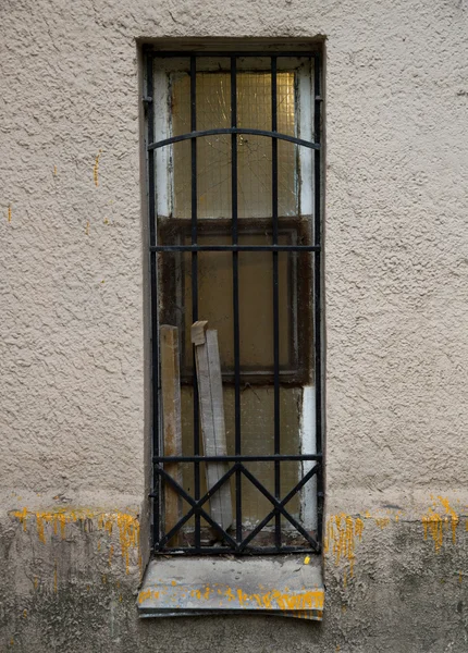 Okna w budynku — Zdjęcie stockowe
