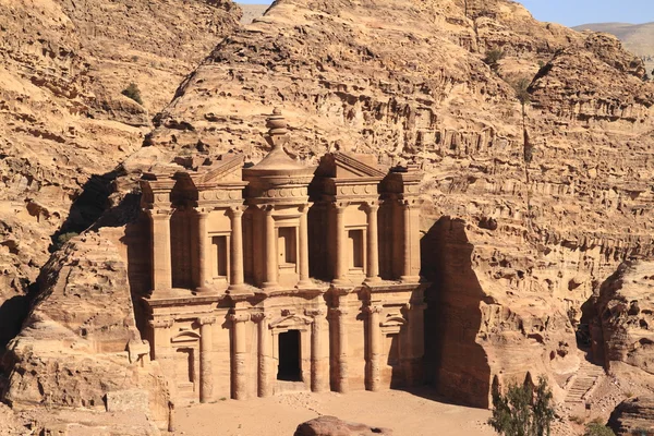 Petra与卡通鱼在蓝色背景上的无缝模式