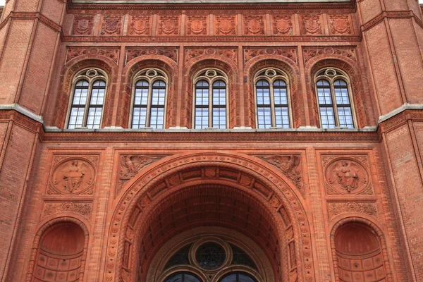 Das rote rathaus — Stockfoto