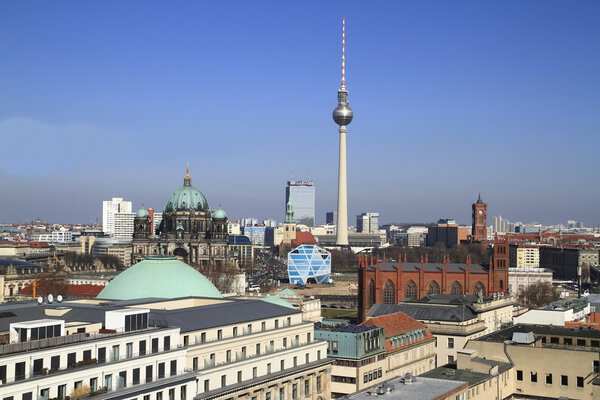 Der Berliner Fernsehturm, das hoechste Bauwerk Deutschlands.