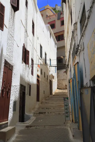 Ulička ve městě moulay idriss — Stock fotografie