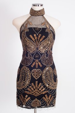 Beyaz gece elbisesi.