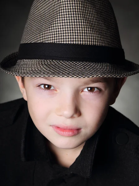 Chlapec s kloboukem — Stock fotografie