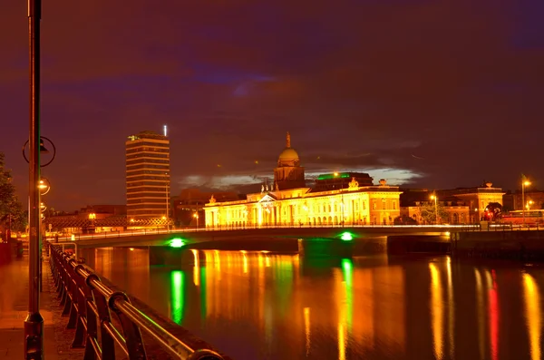 Zollhaus bei Nacht in Dublin — Stockfoto