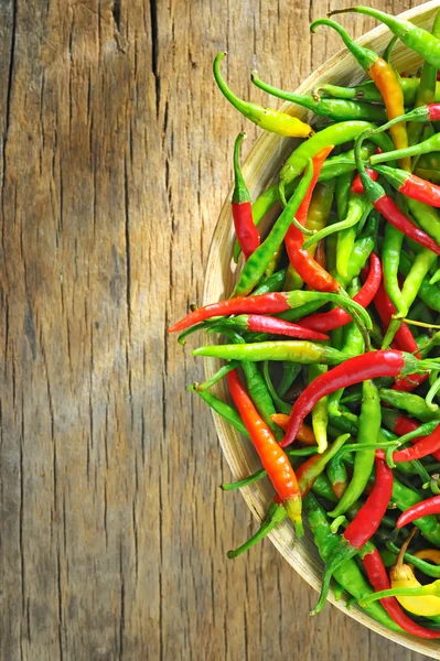 Chili peppers v misce — Stock fotografie