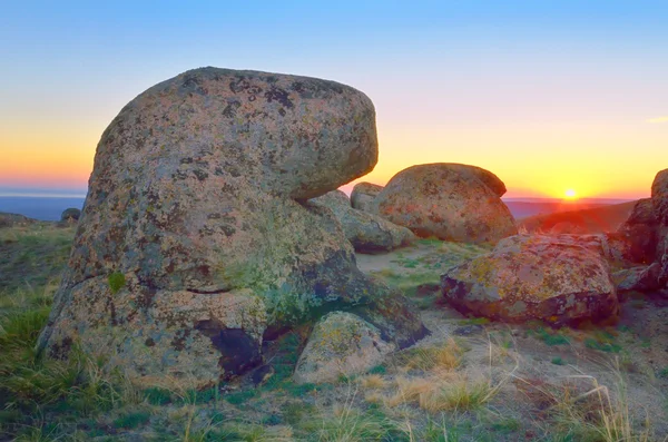 Zonsopgang in het berglandschap — Stockfoto