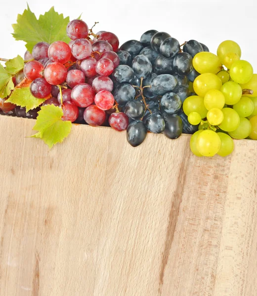 Types of grapes on wood — Stock Photo, Image