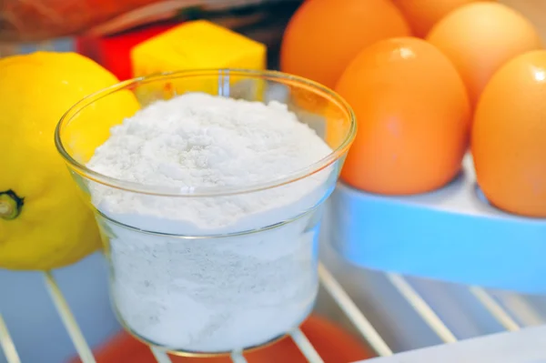 Bicarbonato dentro da geladeira — Fotografia de Stock