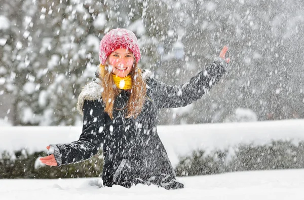 Teenager girl play with snow — Stock Photo, Image