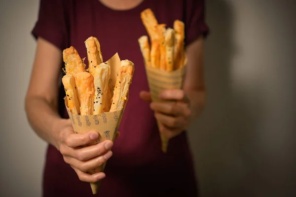 Pajitas Queso Salado Semillas Sésamo Cono Papel —  Fotos de Stock