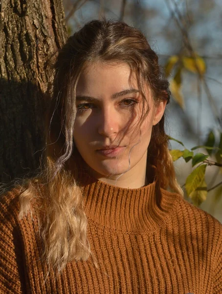 Conceptual Autumn Portrait Sunny Day Park — Stock Photo, Image