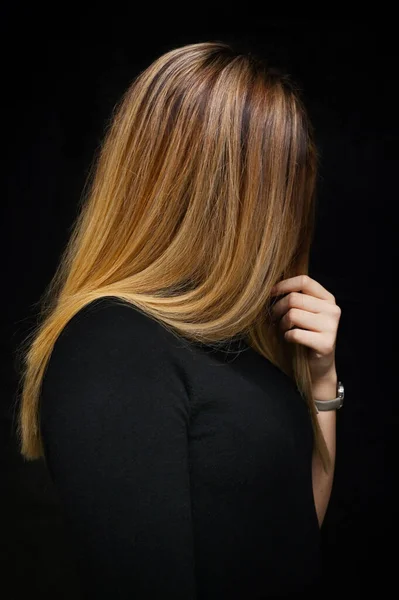 Fille Modèle Blonde Aux Cheveux Longs Coiffure — Photo