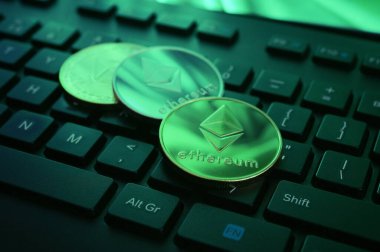 Yakın plan Ethereum Crypto Para Birimi Klavyede