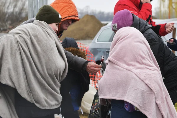 Isaccea Rumania Marzo 2022 Refugiados Ucranianos Viene Ucrania Isaccea Rumania —  Fotos de Stock