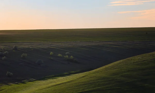 Landschap Lente Heuvels Bij Zonsondergang — Stockfoto