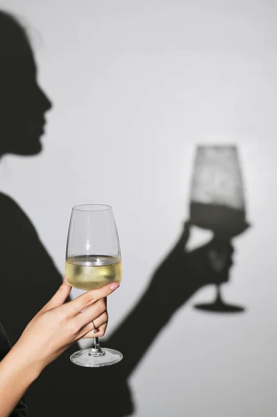 Abstract Woman Shadow White Wine Glass — Fotografia de Stock