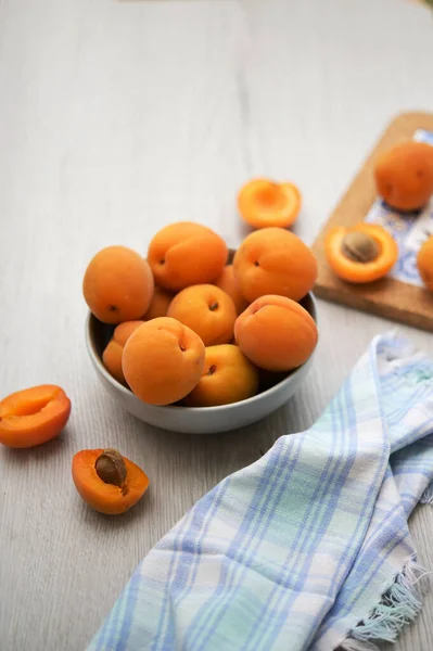 Closeup Delicious Fresh Ripe Apricots Wooden Table — 스톡 사진