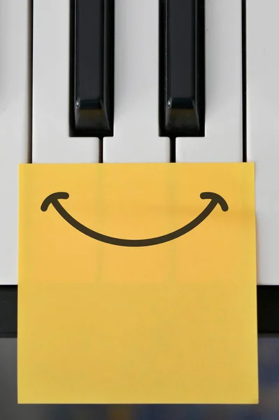 Abstract Shot Piano Keyboard Draw Happy Smile Note — Stock Photo, Image