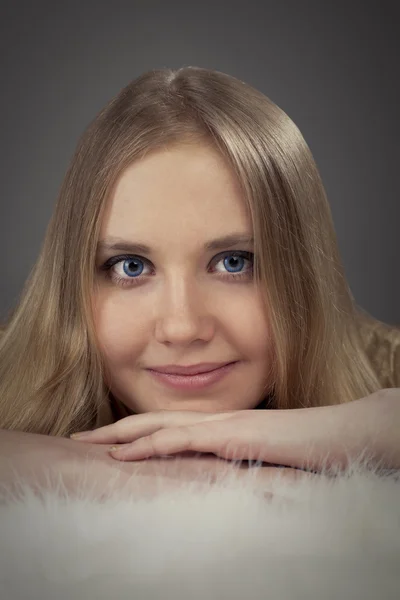 Schoonheid portret van blonde vrouw — Stockfoto