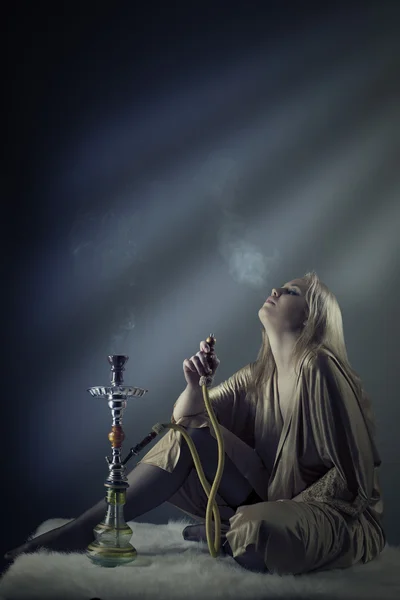 Sexy woman smoking the hookah — Stock Photo, Image