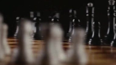 Satranç tahtası piyonları videoyu tam HD olarak kapatın