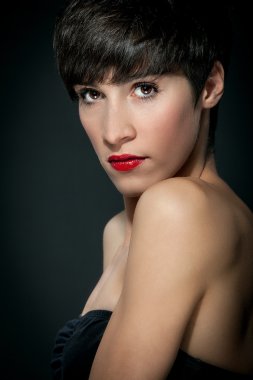 çekici esmer
