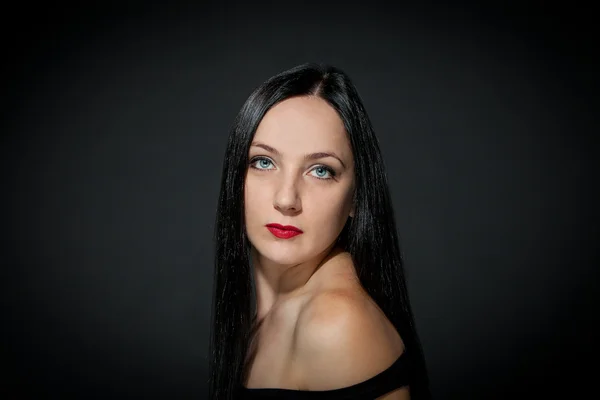 Portrait of beautiful girl with black hairs — Stock Photo, Image