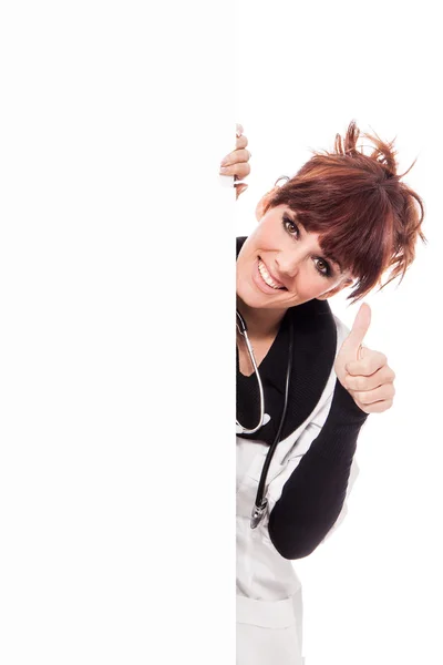 Smiling brunette female doctor with message board — Stock Photo, Image
