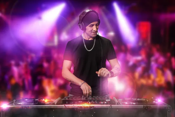 DJ is working at the disco — Stock Photo, Image