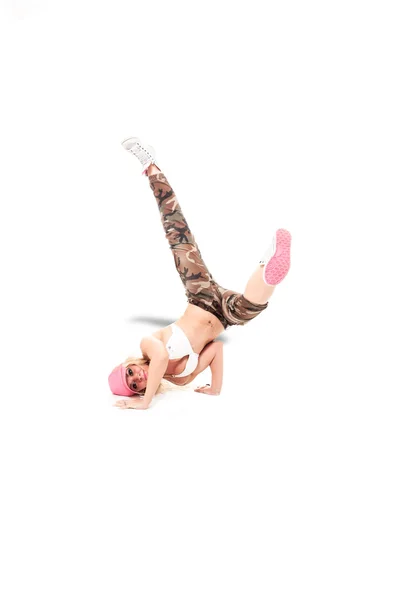Kadın break dansçı performans gösteren donma — Stok fotoğraf