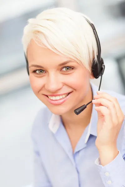 Portret van vrouwelijke ondersteuning assistent — Stockfoto