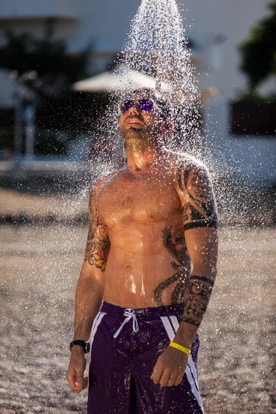 Refreshing under the shower — Stock Photo, Image