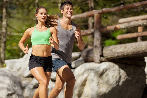 Young sporty couple is doing running exercises — Stock Photo, Image