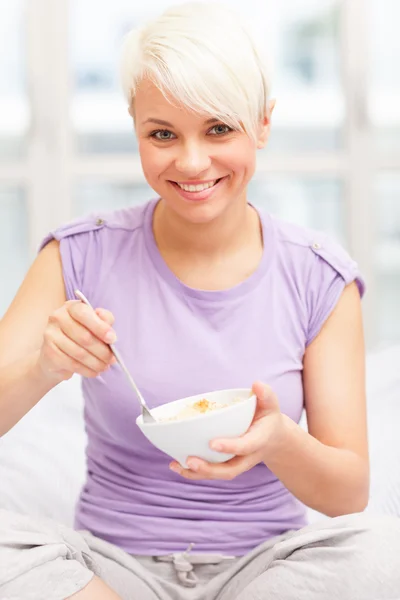 Starting the day with flakes — Stock Photo, Image