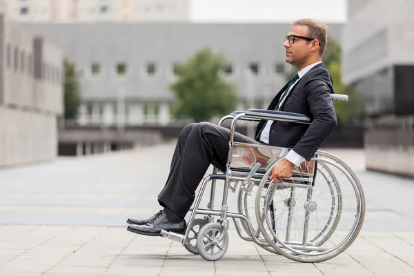 Zakenman op rolstoel — Stockfoto