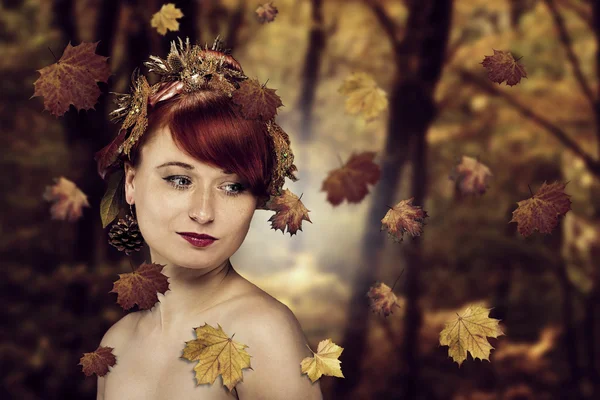 Rote Haare Herbstkönigin — Stockfoto