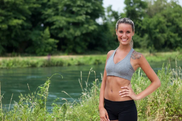 Retrato de mujer rubia con traje de correr —  Fotos de Stock