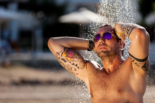 Refreshing under the shower — Stock Photo, Image