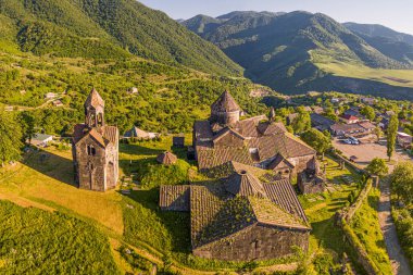 Ermenistan 'ın Lori bölgesindeki güzel bir Haghpat manastırı kompleksinin hava görüntüsü. UNESCO Dünya Mirasları Listesine eklendi