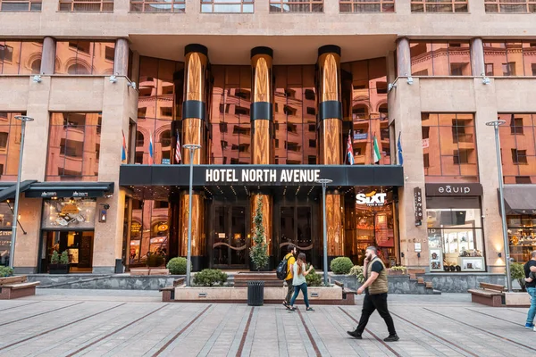 May 2021 Yerevan Armenien Facade Luksus North Avenue Hotel Gågade - Stock-foto