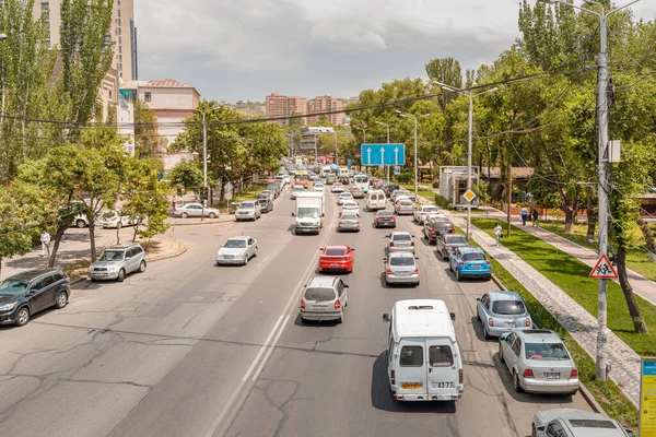 Mei 2021 Yerevan Armenië Verkeersopstopping Komitas Drukke Straat Rijbaan Het — Stockfoto