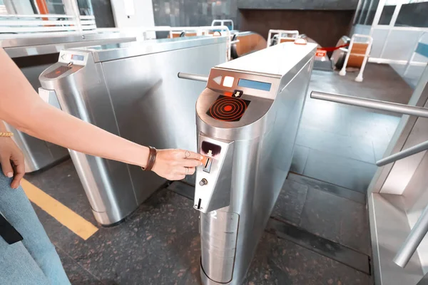 Ticket Token Passenger Hand Passing Turnstile Subway — Stock Photo, Image