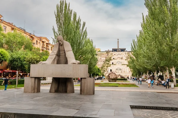 May 2021 Ereván Armenia Escultura Dedicada Gran Arquitecto Tamanian Principal — Foto de Stock