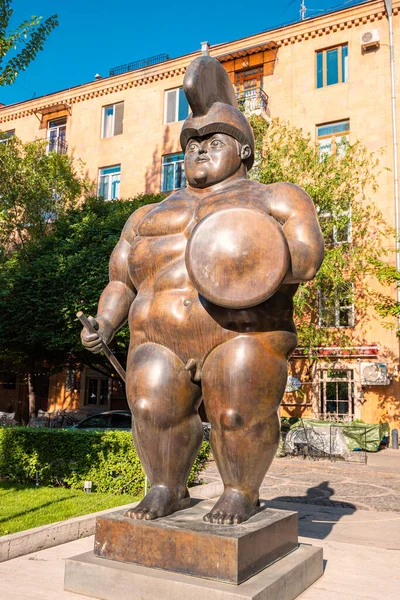 Mei 2021 Yerevan Armenië Grappig Hilarisch Romeins Warior Sculptuur Cascade — Stockfoto