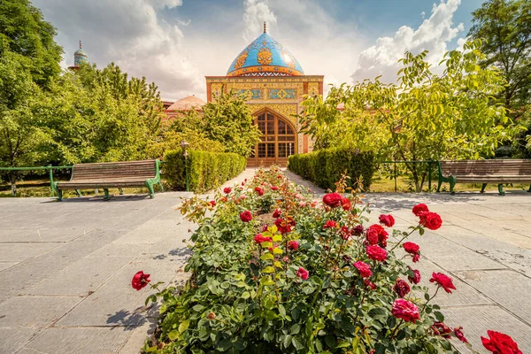 Una Atracción Turística Popular Ereván Mezquita Persa Azul Jardín Con — Foto de Stock