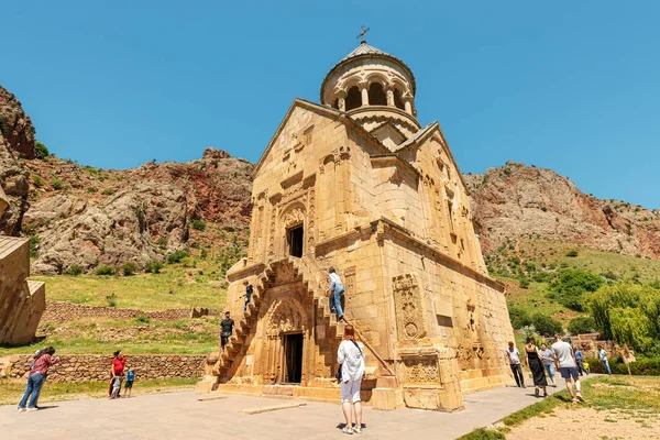 Мая 2021 Года Нораванк Армения Многие Туристы Посетители Пришли Экскурсию — стоковое фото
