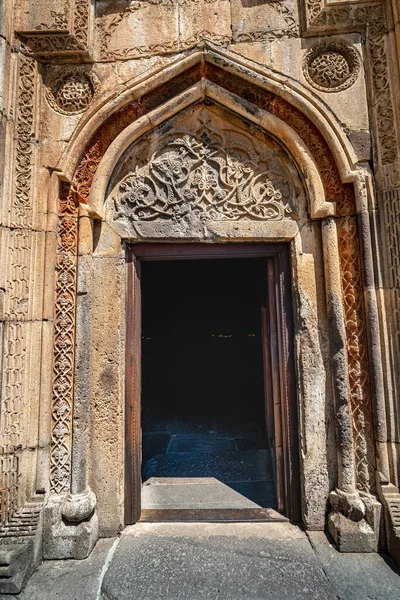 Portail Entrée Église Monastère Geghard Arménie Avec Des Sculptures Ornementales — Photo
