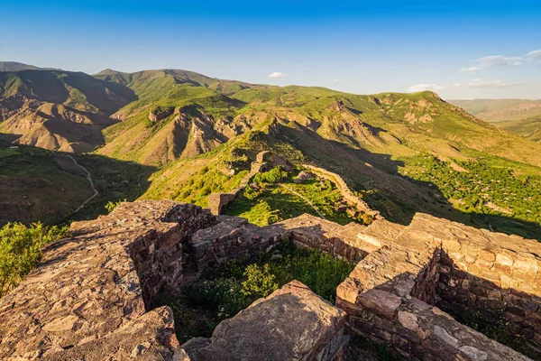 Panorámás Kilátás Híres Smbataberd Erőd Örmény Transzkaukázusi Gyönyörű Kilátás Nyílik — Stock Fotó