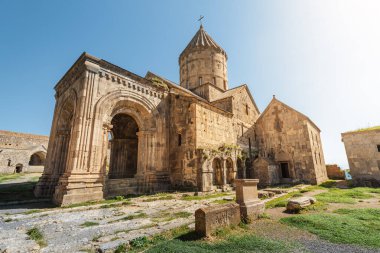 Ermenistan 'daki Majestic Tatev Manastırı ibadet ve seyahat için ünlü bir yerdir. Din ve Kafkasya 'nın başlıca eğlenceleri
